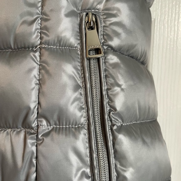 Calvin Klein Quilted Satin Women’s Silver Puffer Vest Large - Picture 4 of 6